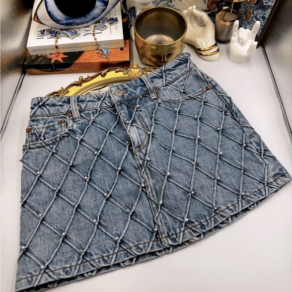 🆕 ALICE + OLIVIA 🧿 NWT Joss High-Rise Quilted Embellished Denim Mini Skirt, 26 - Picture 2 of 16